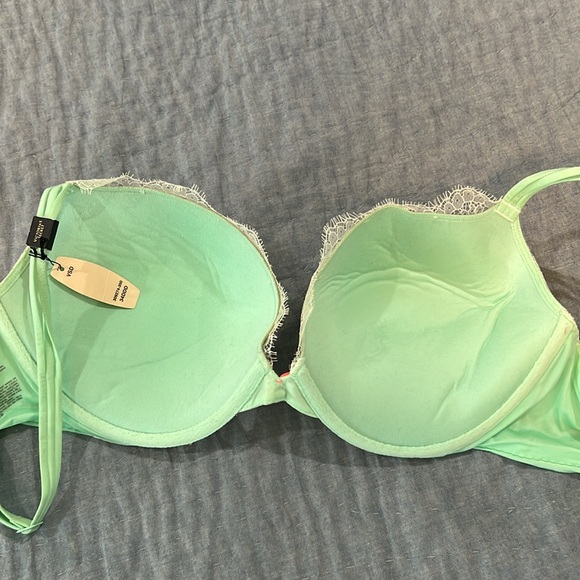 Victoria’s Secret Very Sexy Push-Up Bra 34DDD NEW - Picture 3 of 4